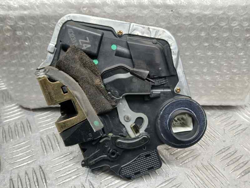 Recambio de cerradura puerta trasera izquierda para lexus rx 300(mcu35) luxury referencia OEM IAM 4D2313 Z4 
