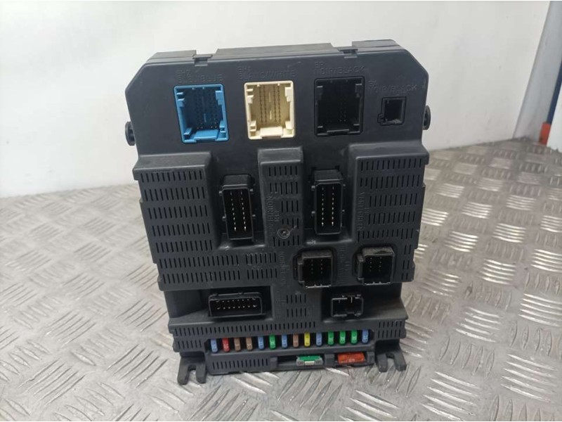 Recambio de caja reles / fusibles para peugeot 308 sport referencia OEM IAM 9663798180  