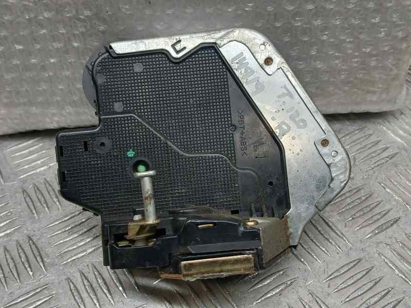 Recambio de cerradura puerta trasera izquierda para lexus rx 300(mcu35) luxury referencia OEM IAM 4D2313 Z4 