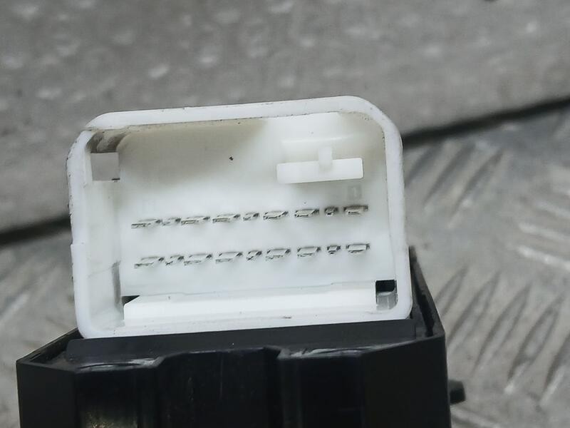 Recambio de mando elevalunas delantero izquierdo para toyota hilux viii pick-up (_n1_) 2.4 d 4wd (gun125_) referencia OEM IAM 84