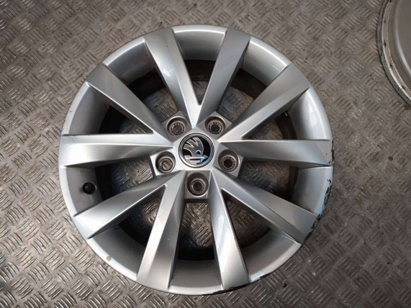 Recambio de juego llantas aluminio para skoda octavia lim. (5e3) active referencia OEM IAM 6.5X16 5 TORN ET46 ALUMINIO 