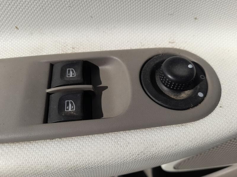 Recambio de mando elevalunas delantero izquierdo para renault zoe (bfm_) zoe referencia OEM IAM 254118044R C/MANDO RETROVISOR 