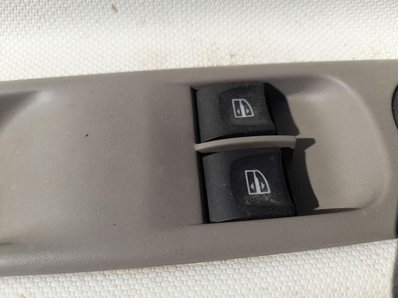 Recambio de mando elevalunas delantero izquierdo para renault zoe (bfm_) zoe referencia OEM IAM 254118044R C/MANDO RETROVISOR 
