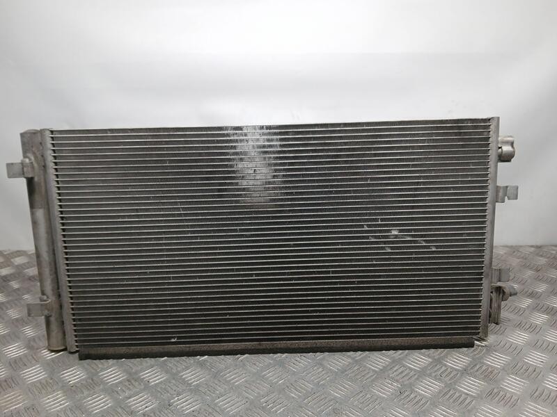 Recambio de condensador / radiador aire acondicionado para renault megane iii berlina 5 p limited referencia OEM IAM 921000294R 