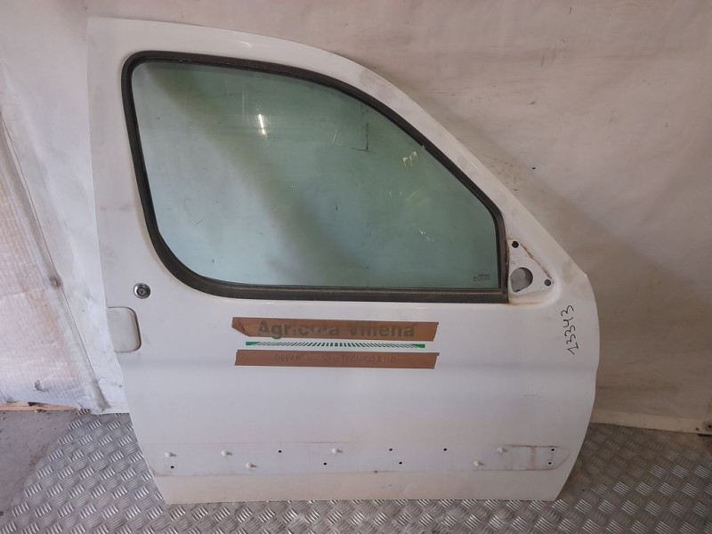 Recambio de puerta delantera derecha para citroën berlingo xtr 1,6 hdi 92 referencia OEM IAM 9839318180  