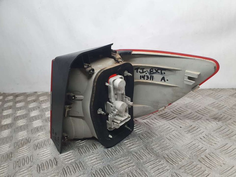 Recambio de piloto trasero izquierdo para mercedes-benz clase b (w245) 180 cdi (245.207) referencia OEM IAM A1698202564 27520518