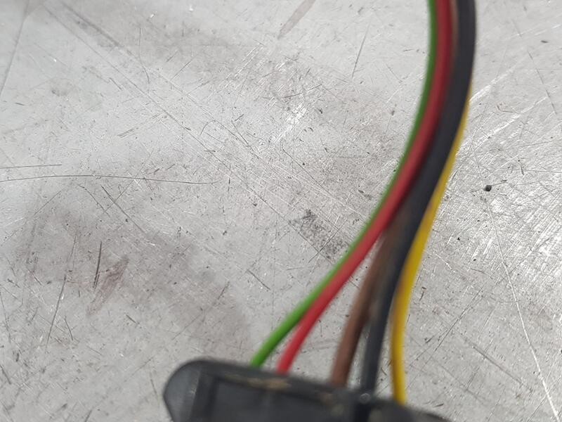 Recambio de retrovisor izquierdo para opel vivaro c furgoneta (k0) 1.5 referencia OEM IAM 98185884XT  5 CABLES