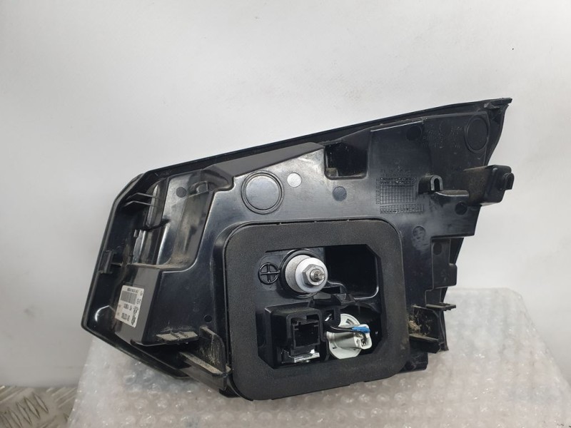 Recambio de piloto trasero izquierdo para peugeot 5008 gt line 1.5 hdi 130 cv referencia OEM IAM 9811027880 81580101 INTERIOR