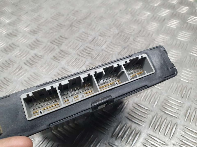 Recambio de modulo electronico para toyota yaris hsd active referencia OEM IAM 896810D090 MB2850002851 DENSO