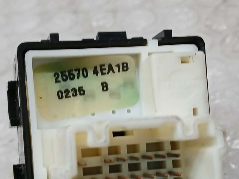 Recambio de mando retrovisor para nissan qashqai (j11) acenta referencia OEM IAM 255704EA1B  TOCADO