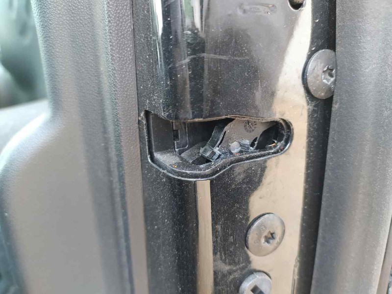 Recambio de cerradura puerta delantera derecha para citroën c3 shine pack referencia OEM IAM 9826677980  