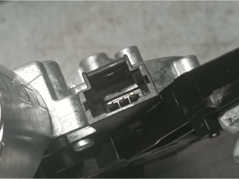 Recambio de motor limpia trasero para peugeot 308 active bussines referencia OEM IAM 9819528180 0390205110 BOSCH