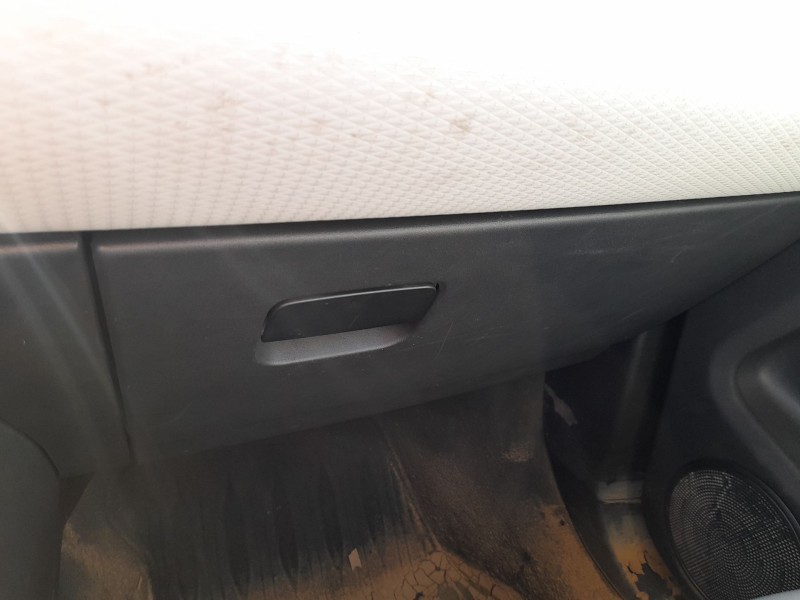 Recambio de guantera para land rover range rover evoque (l551) 2.0 d150 mhev 4x4 referencia OEM IAM LR140376  