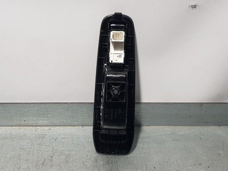 Recambio de mando elevalunas delantero derecho para peugeot 308 gt line referencia OEM IAM 96762292ZD  
