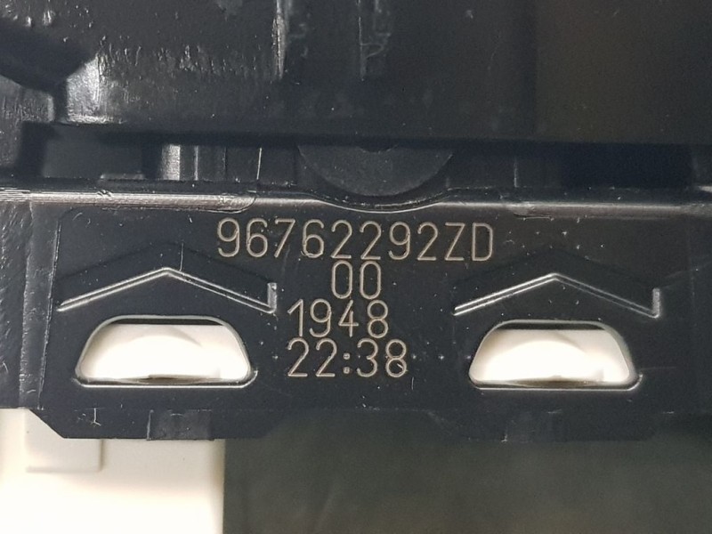 Recambio de mando elevalunas delantero derecho para peugeot 308 gt line referencia OEM IAM 96762292ZD  