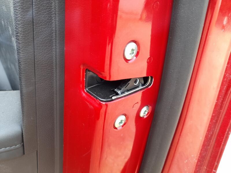 Recambio de cerradura puerta delantera derecha para kia sportage v (nq5) 1.6 crdi mhev referencia OEM IAM 81320R2000  