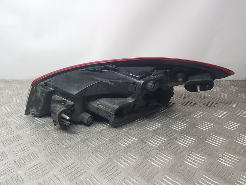 Recambio de piloto trasero izquierdo para renault megane iii coupe color edition referencia OEM IAM 265550008R  