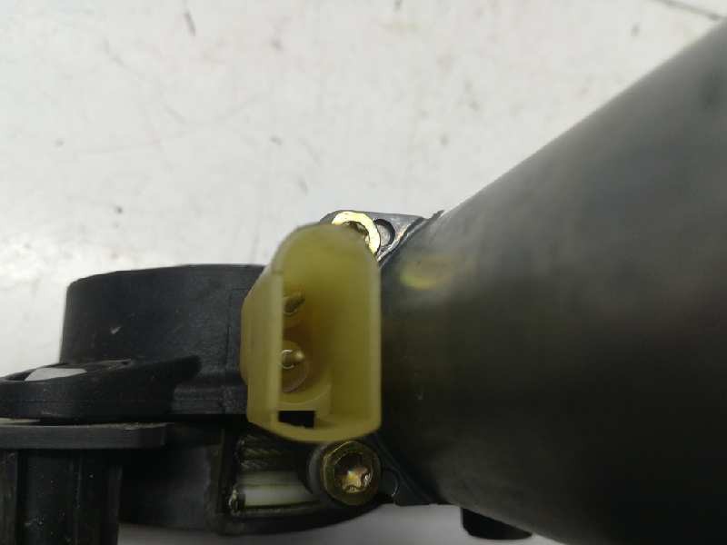 Recambio de elevalunas delantero izquierdo para ford fiesta (cbk) ambiente referencia OEM IAM 1206824 23 PINS ELECTRICO