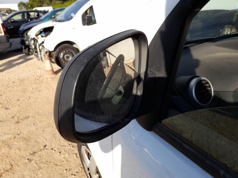 Recambio de retrovisor izquierdo para nissan nv250 furgoneta (x61) dci 80 referencia OEM IAM 9630200Q3C C/MANDO 
