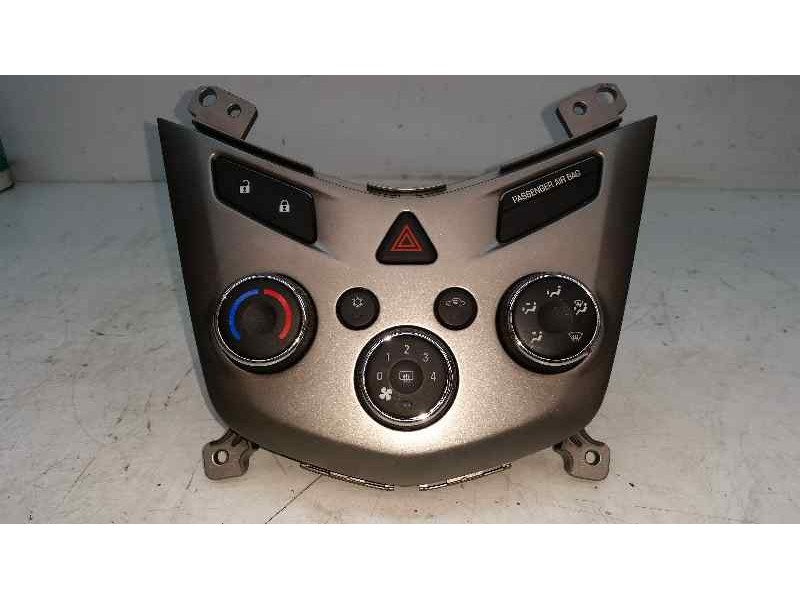 Recambio de mando climatizador para chevrolet aveo sedán lt+ referencia OEM IAM 95266745  