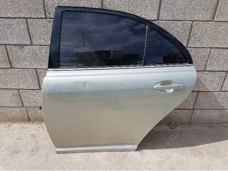 Recambio de puerta trasera izquierda para toyota avensis berlina (t25) 2.0 executive sedán (4-ptas.) referencia OEM IAM   TOCADA