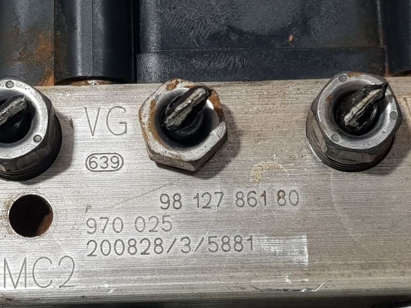 Recambio de abs para peugeot 3008 allure referencia OEM IAM 9812786180 970025 BOSCH