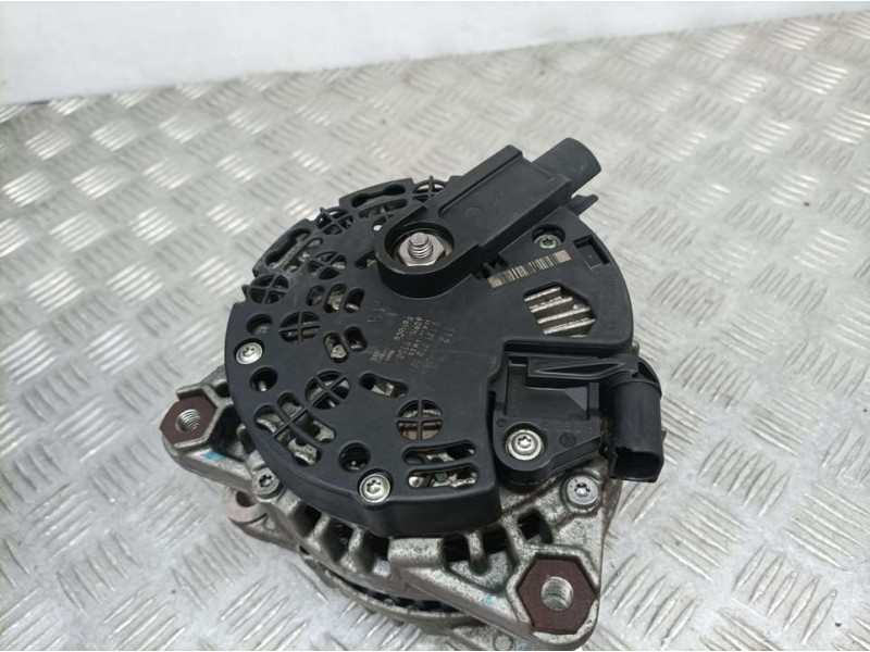 Recambio de alternador para land rover freelander (lr2) td4 s referencia OEM IAM 6G9N10300YC 0121715624 BOSCH