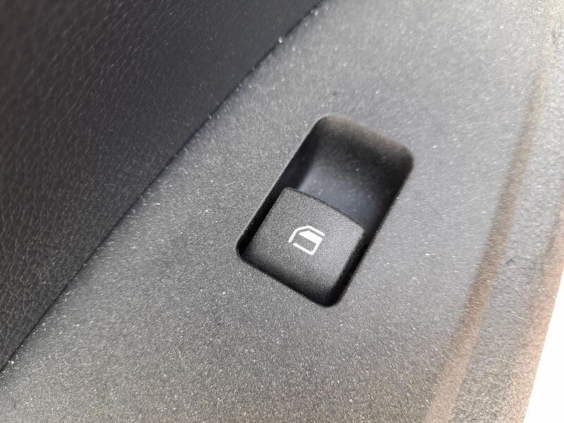 Recambio de mando elevalunas trasero izquierdo para kia sportage v (nq5) 1.6 crdi mhev referencia OEM IAM 93581R2000  