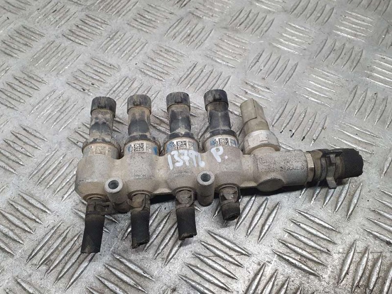 Recambio de rampa inyectora para ssangyong xlv crystal 4x2 referencia OEM IAM 09SQ9  216819