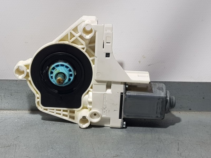 Recambio de motor elevalunas trasero derecho para audi a4 ber. (b8) básico referencia OEM IAM 8N0959812A  