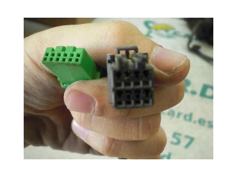 Recambio de retrovisor derecho para cadillac sxr familiar referencia OEM IAM  2 CLAVIJAS DE 5 Y 6 CABLES ELECTRICO