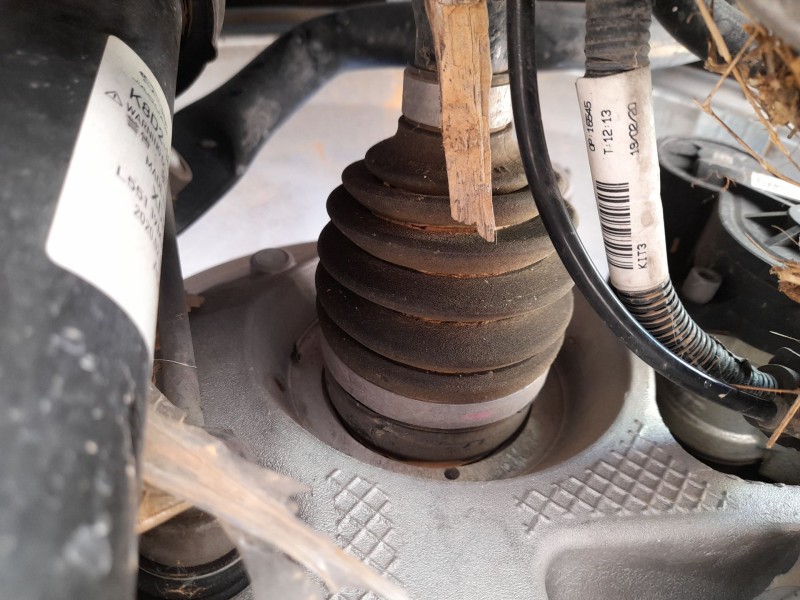 Recambio de transmision trasera derecha para land rover range rover evoque (l551) 2.0 d150 mhev 4x4 referencia OEM IAM LRLR13324