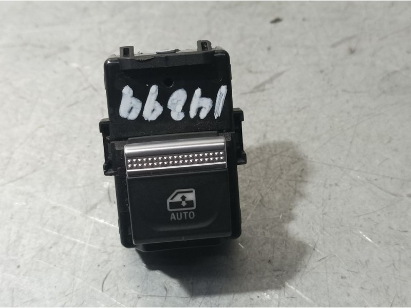 Recambio de mando elevalunas trasero derecho para renault captur ii experience referencia OEM IAM 254114723R  