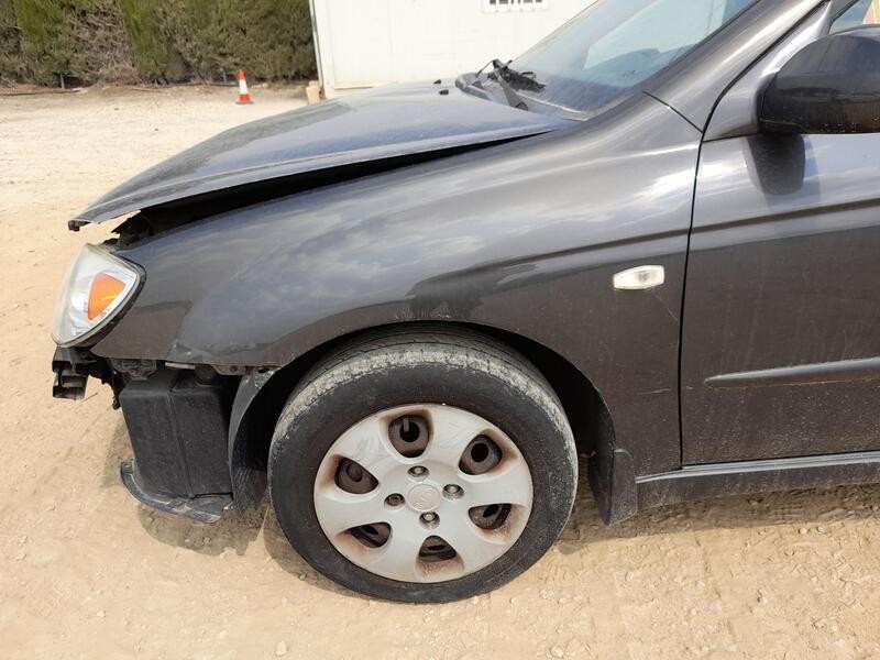 Recambio de aleta delantera izquierda para kia cerato i sedán (ld) 1.6 referencia OEM IAM 663112F030  