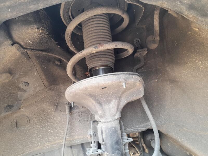 Recambio de amortiguador delantero izquierdo para kia cerato i sedán (ld) 1.6 referencia OEM IAM 546512F200  