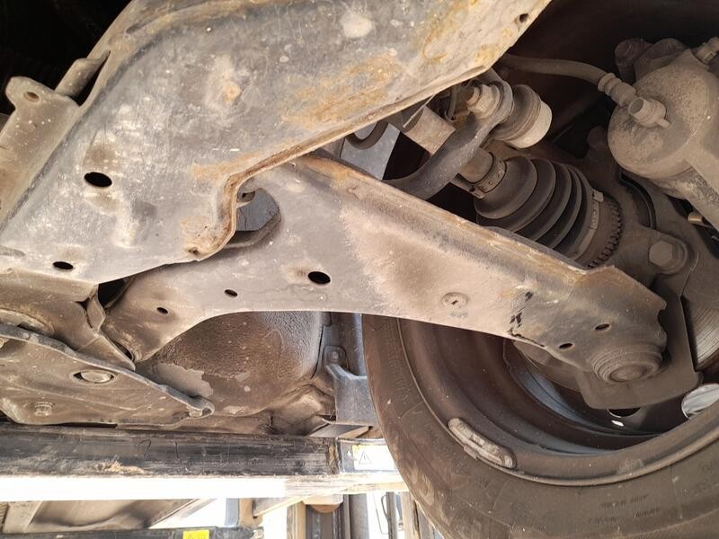 Recambio de brazo suspension inferior delantero izquierdo para kia cerato i sedán (ld) 1.6 referencia OEM IAM 545002D002  