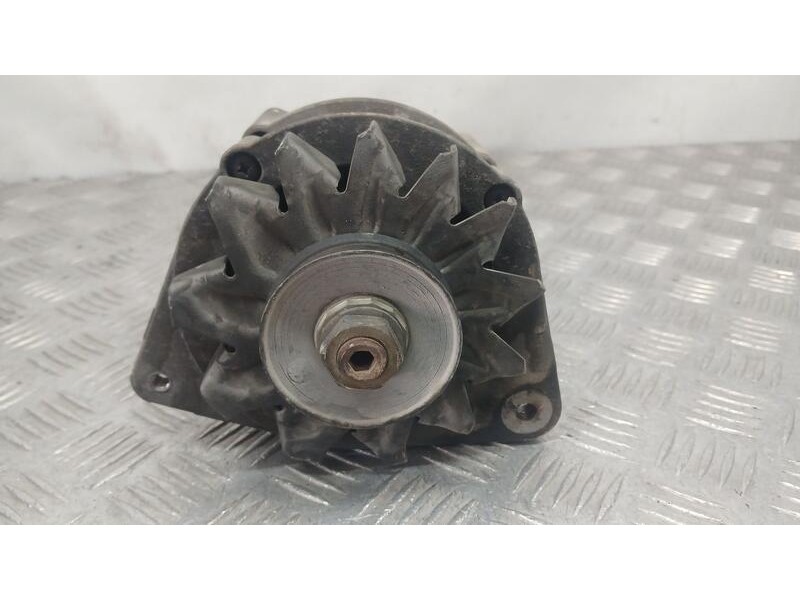 Recambio de alternador para ford fiesta berl./courier surf referencia OEM IAM 0120488176 BOSCH 