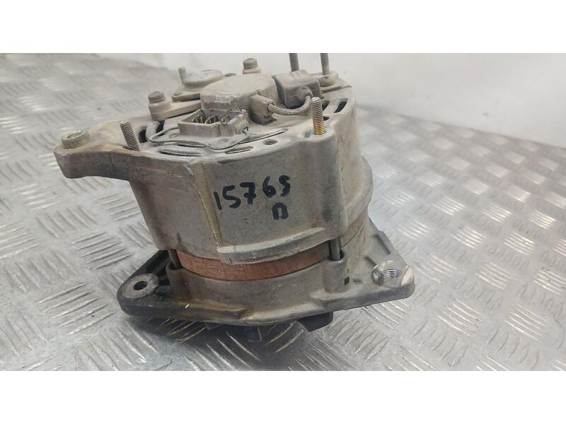 Recambio de alternador para ford fiesta berl./courier surf referencia OEM IAM 0120488176 BOSCH 