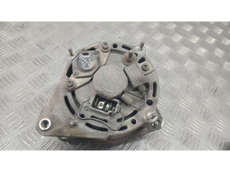 Recambio de alternador para ford fiesta berl./courier surf referencia OEM IAM 0120488176 BOSCH 