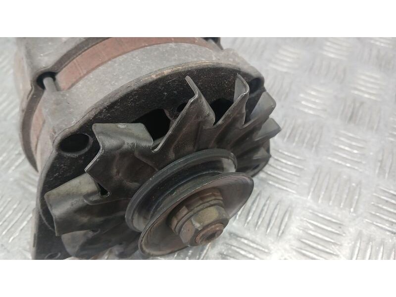 Recambio de alternador para ford fiesta berl./courier surf referencia OEM IAM 0120488176 BOSCH 