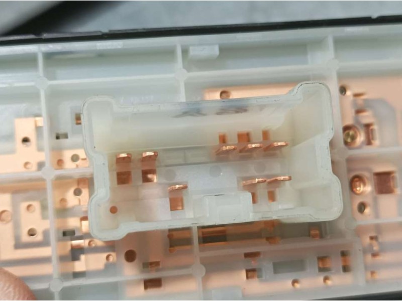 Recambio de mando elevalunas delantero derecho para renault kadjar experience referencia OEM IAM 1692160  NILES