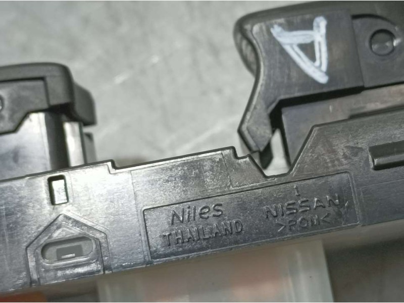 Recambio de mando elevalunas delantero derecho para renault kadjar experience referencia OEM IAM 1692160  NILES