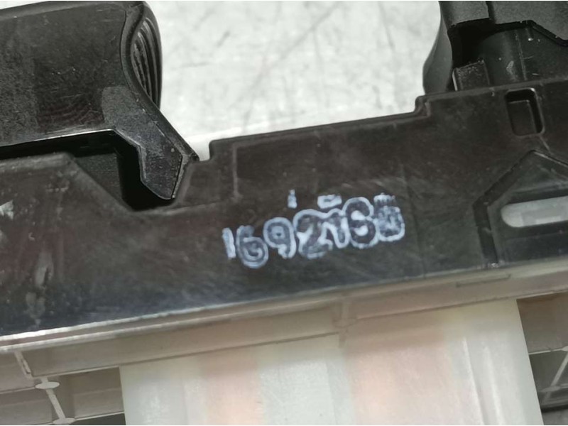 Recambio de mando elevalunas delantero derecho para renault kadjar experience referencia OEM IAM 1692160  NILES