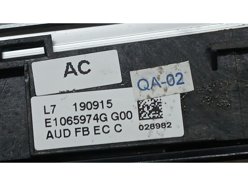 Recambio de mando radio para bmw 1 (f20) 116 d referencia OEM IAM e1065974g  190915