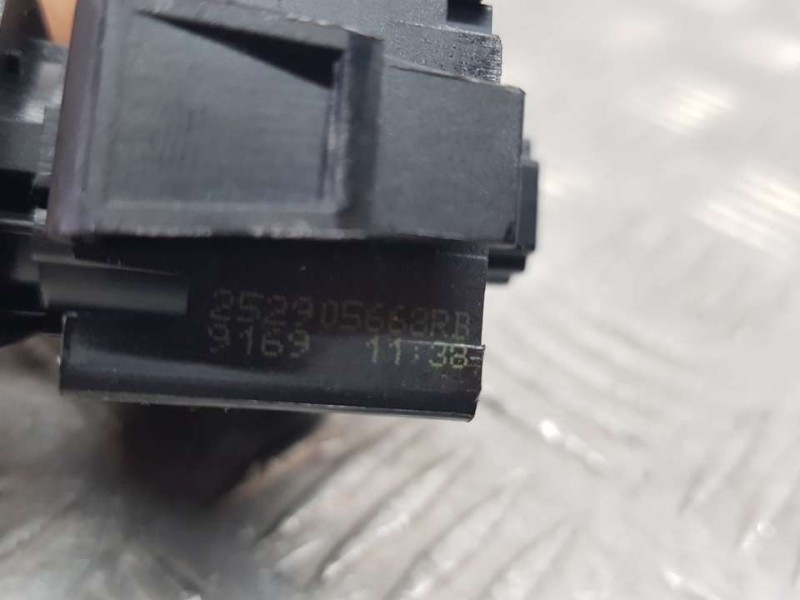 Recambio de mando multifuncion para dacia sandero stepway comfort referencia OEM IAM 252905668R  