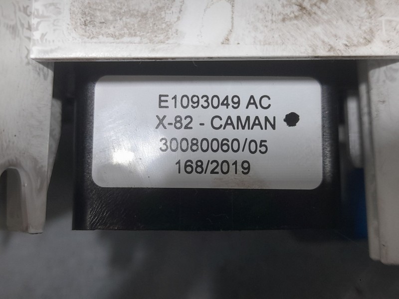 Recambio de mando calefaccion / aire acondicionado para renault trafic furgón l1 h1 2,9t referencia OEM IAM E1093049AC 300800600