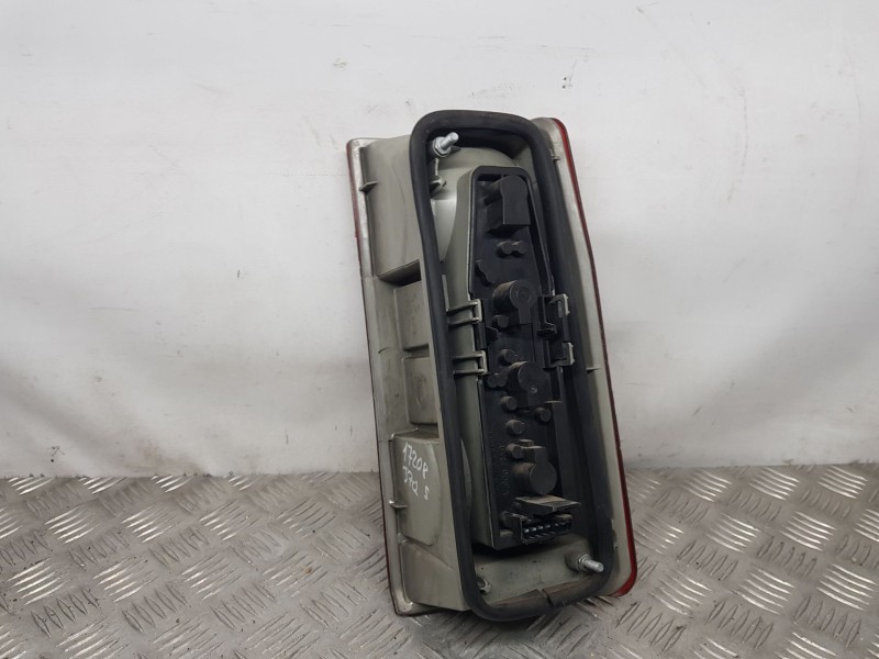 Recambio de piloto trasero izquierdo para peugeot expert (224_) 2.0 hdi referencia OEM IAM 6350E6  