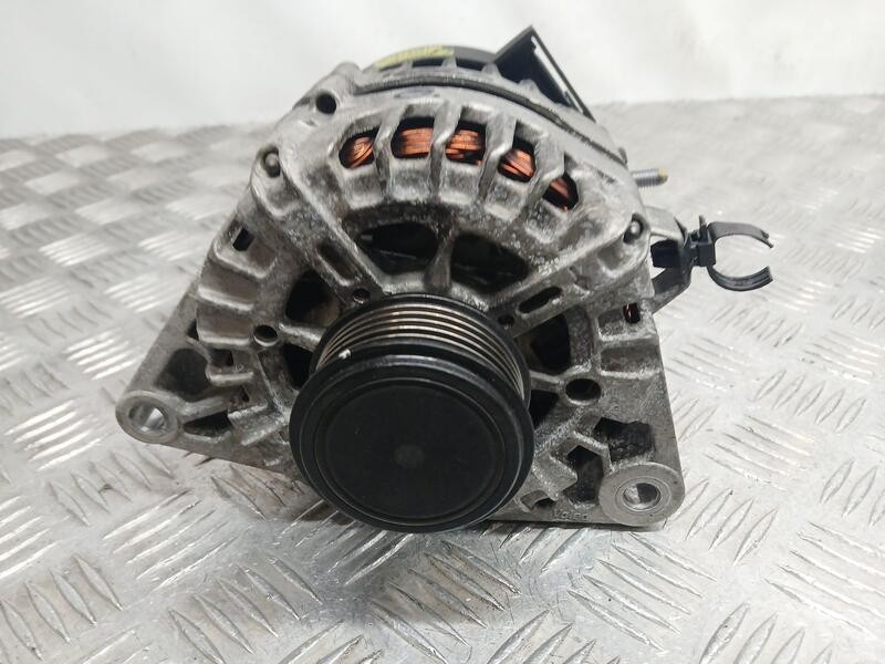 Recambio de alternador para hyundai ix35 classic 2wd referencia OEM IAM 373002A850 VALEO 2611067