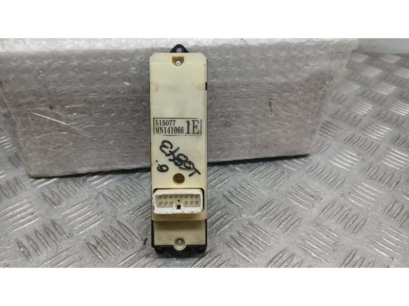 Recambio de mando elevalunas delantero izquierdo para mitsubishi grandis (na_w) 2.0 di-d (na8w) referencia OEM IAM MN141066  515