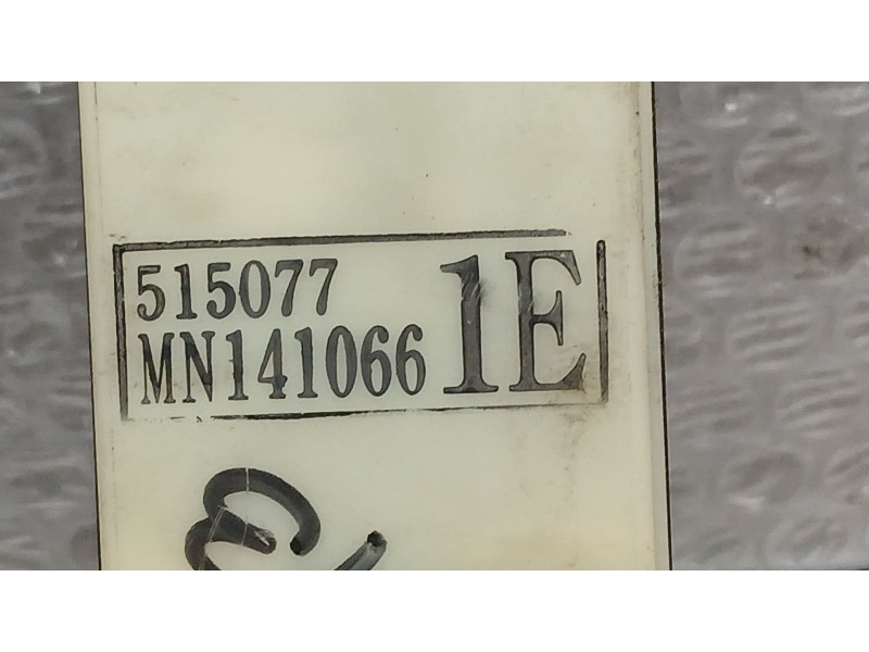 Recambio de mando elevalunas delantero izquierdo para mitsubishi grandis (na_w) 2.0 di-d (na8w) referencia OEM IAM MN141066  515
